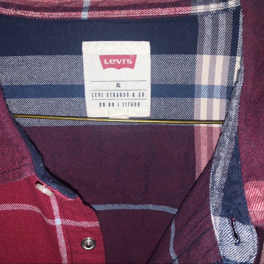 Levi’s button down - Picture 3 of 3